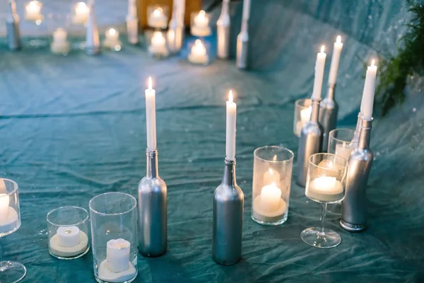 로맨틱 분위기 종류의 소유자들 촛불을 가지고 있습니다 그들은 있습니다 — 스톡 사진