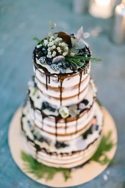 Konditorei Kochen Handgemachtes Konzept Hochzeitstorte Nahaufnahme Reich Verziert Mit Dunklem — Stockfoto