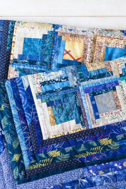 Dekorasyon, tasarım, iç, el sanatları, sevgi, yaratma kavramı - geleneksel tekniği patchwork Görünüşe göre çok renkli vitray denilen çalışmalarında inanılmaz Tekstil