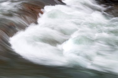 doğanın, arka plan, kavram rafting gücünü. nehir, ne kadar zor hızlı hareket akışını tasvir uzun pozlama içinde çekilmiş fotoğraf su rapids aşamasında olabilir