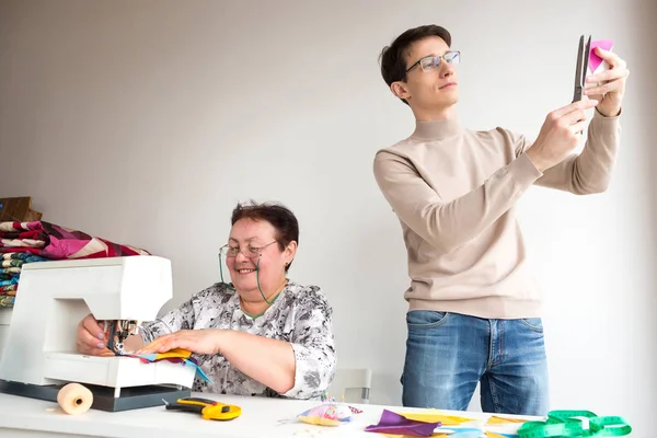 Yama Yaratıcılık Sanat Konsepti Işık Atölyesinde Terzilerden Oluşan Bir Kombinasyon — Stok fotoğraf