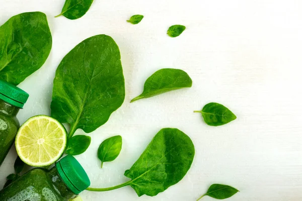 Perspectiva Creativa Sobre Los Batidos Desintoxicantes Verdes Recién Exprimidos Que — Foto de Stock