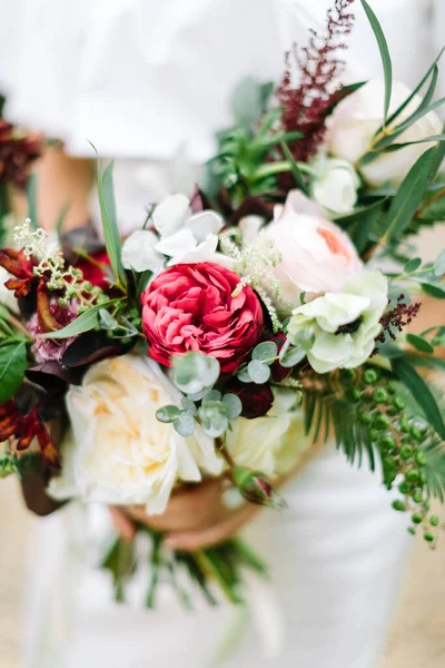 Kruid Van Boeket Bloemen Handen Stijl Bloemschikken Bruiloft Concept Vrouw — Stockfoto