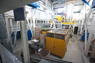 ROSTOV-ON-DON, RUSSIA - Plastik Preform Üretim Makinesi Alkollü ve alkolsüz içecek doldurmak için Plastik Şişelerin sıcak üfleme için. PET üretimi.