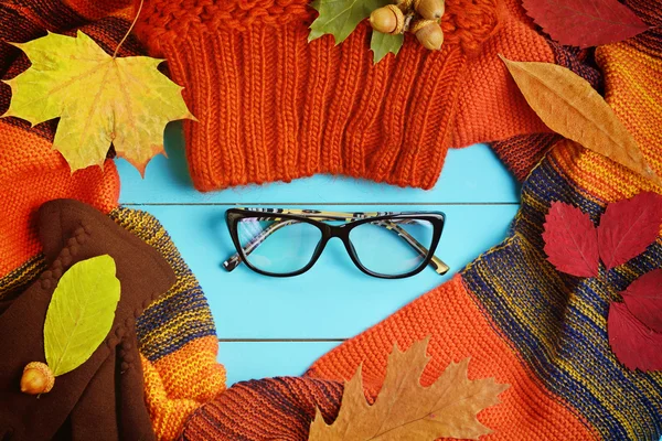 Accessoires automne femme - chapeau, gants, écharpe et lunettes — Photo