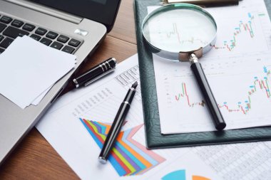 Mali yazdırılan kağıt çizelgeleri, bilgisayar, grafik ve diyagramlar