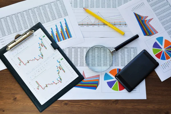 Financiële papier tabellen, grafieken en diagrammen — Stockfoto