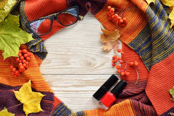 Accessoires automne femme - chapeau, gants et écharpe — Photo