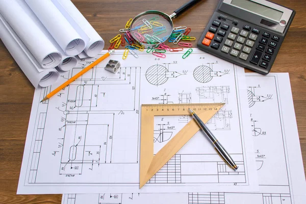 建筑师正在着手设计一个施工计划 商业及建筑 — 图库照片