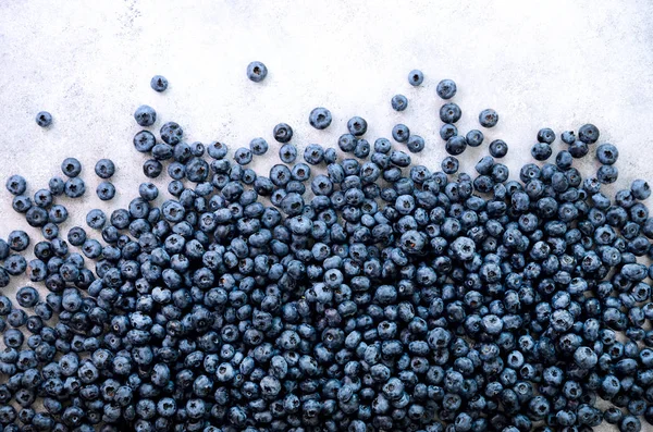 Textura de bayas de arándano de cerca. Diseño fronterizo. Fondo de arándanos frescos con espacio de copia para su texto. Vegano, concepto vegetariano. Comida saludable de verano — Foto de Stock