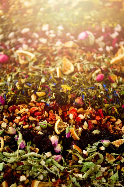 Farklı çay: yeşil, siyah, çiçek, bitki, nane, melissa, gül, ebegümeci, Peygamber Çiçeği. Kuru çay çeşitliliği ile organik meyve, çilek, zencefil, portakal, ahududu, yaban mersini. Üstten Görünüm