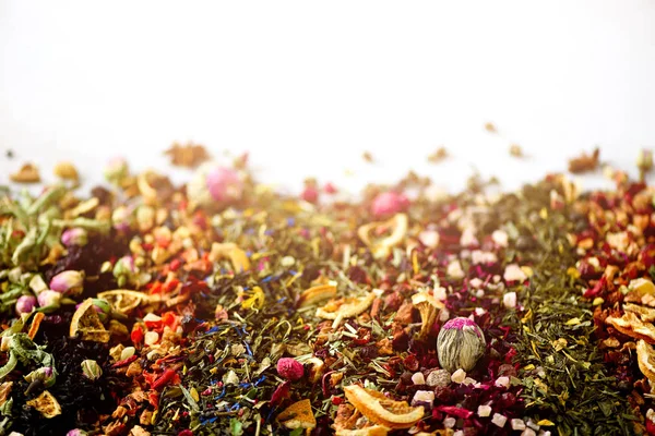 Farklı çay: yeşil, siyah, çiçek, bitki, nane, melissa, gül, ebegümeci, Peygamber Çiçeği. Kuru çay çeşitliliği ile organik meyve, çilek, zencefil, portakal, ahududu, yaban mersini. Üstten Görünüm