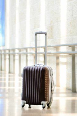 Seyahat Paketli bavul, Havaalanı. Yaz tatil ve tatil kavramı. Gezgin Bagaj, kahverengi Bagaj boş salonu iç. Kopya alanı