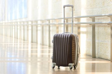 Seyahat Paketli bavul, Havaalanı. Yaz tatil ve tatil kavramı. Gezgin Bagaj, kahverengi Bagaj boş salonu iç. Kopya alanı