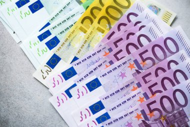 Euro para birimi para banknot arka plan. Ödeme ve para kavramı. Beş yüz euro banknot iptali duyurdu. Üstten Görünüm
