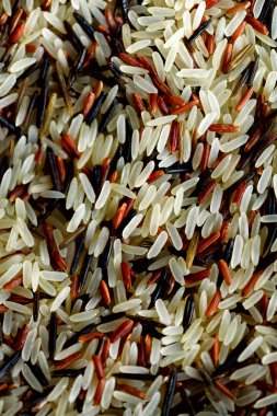 Ham organik pirinç berry ve kahverengi pirinç karışık doku. Gıda madde arka plan. Üstten Görünüm, sağlıklı yaşam konsepti.