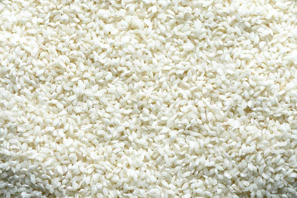 Ham organik basmati pirinç arka plan beyaz. Gıda madde arka plan. Üstten Görünüm, sağlıklı yaşam konsepti. — Stok fotoğraf