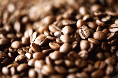 Kavrulmuş kahve çekirdekleri amaç, kopya alanı, üstten görünüm. Kapuçino, karanlık espresso, aroma siyah kafein içecek, kahve içecek için madde. Makro çekimi