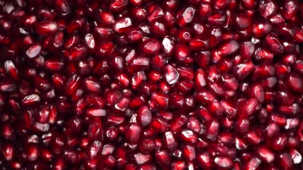 Fresh pomegranate seeds on rotating background. Top view. Green Raw organic vegetables. Vegan diet and vegetarian food concept. — Stock Video