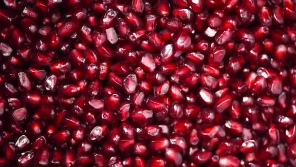 Fresh pomegranate seeds on rotating background. Top view. Green Raw organic vegetables. Vegan diet and vegetarian food concept. — Stock Video