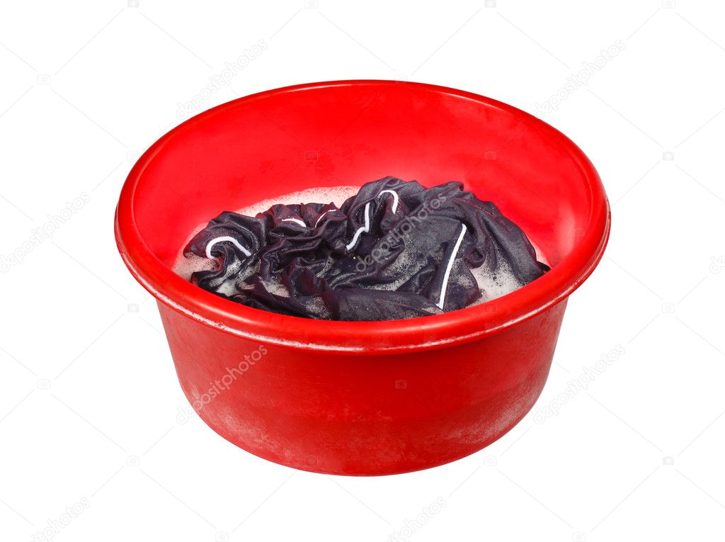 Soak dirty clothes in the basin