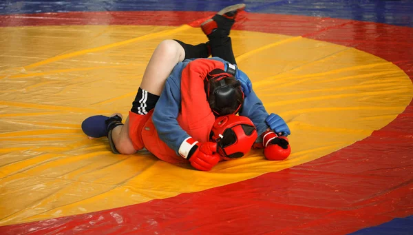 Judo, Jiu Jitsu, MAA. Dos hombres están luchando. —  Fotos de Stock