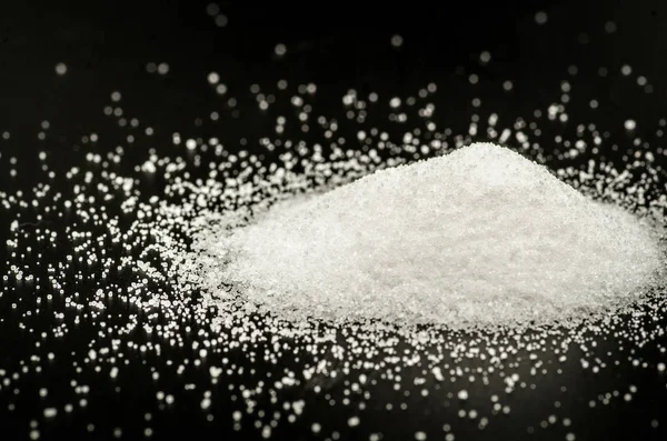 siyah üzerine tuz dağılım yığını