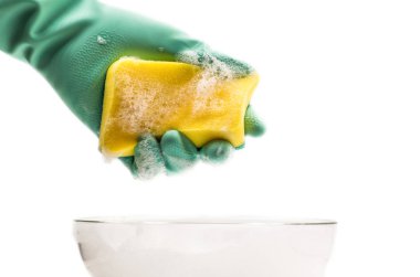 bir elinde köpüklü temizlik sünger