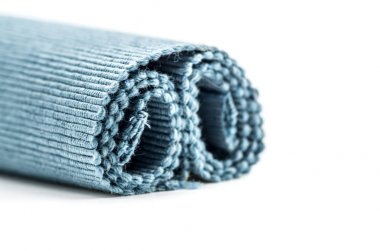 keten doku masa örtüsü bir rulo