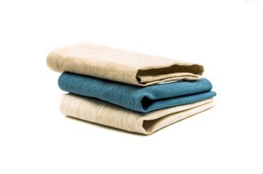 Üç keten doku masa örtüsü