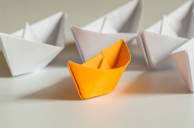 liderlik kavramı kağıt gemiler
