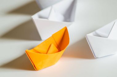 liderlik kavramı kağıt gemiler