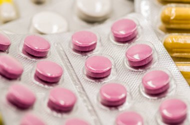 renkli tıp hapları