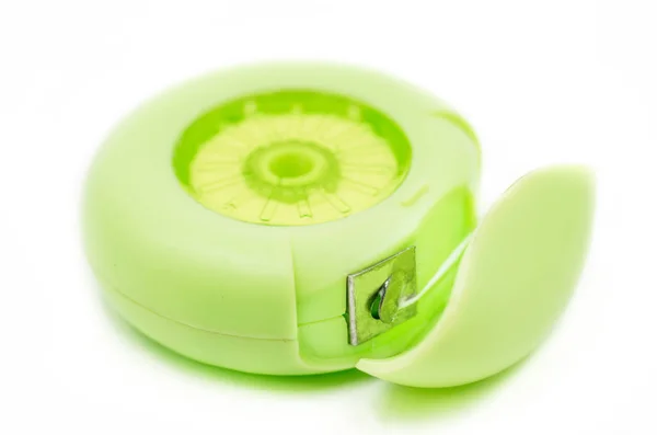 Hilo dental en una caja redonda verde — Foto de Stock