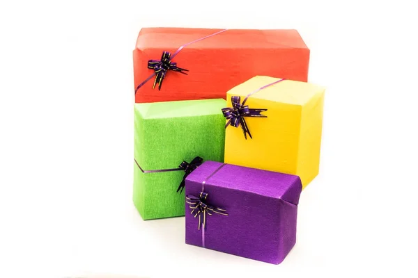 Dovolená současné barevné dárkové krabičky, balení vlas. Vánoce, nový rok narozeniny dárek koncept — Stock fotografie