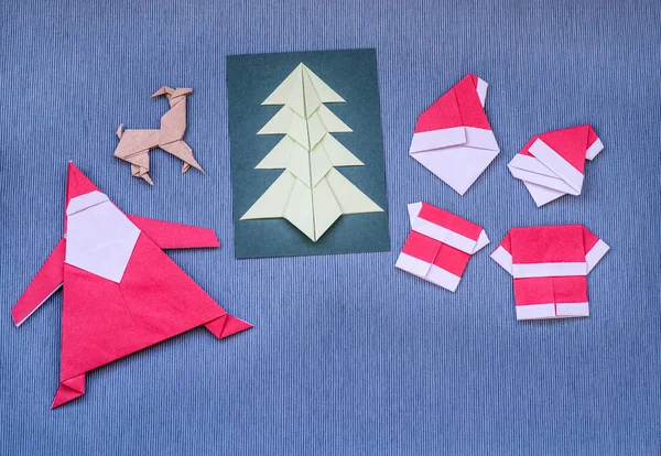 Karácsonyi origami kézműves kék háttér — Stock Fotó