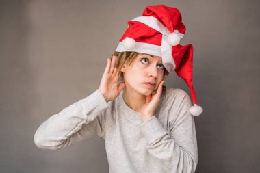 Noel genç kadın dinleme