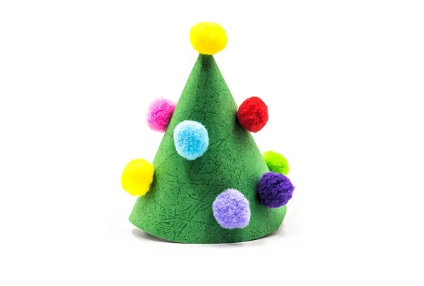 Divertido árbol de navidad artesanía de papel y bolas suaves —  Fotos de Stock