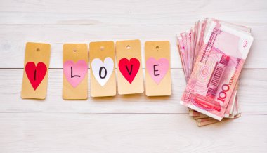 para kavramı. paket beyaz rustik arka planda Çin para birimi