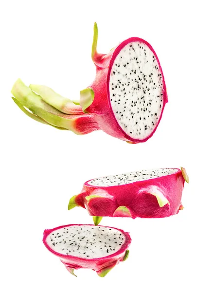 Fruta de dragão fatiada fresca orgânica ou pitaya isolado em fundo branco — Fotografia de Stock