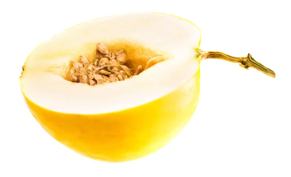 Metade de melão amarelo com sementes isoladas sobre fundo branco — Fotografia de Stock