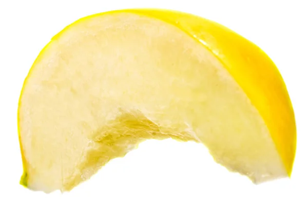 Fetta di melone giallo isolato su bianco — Foto Stock