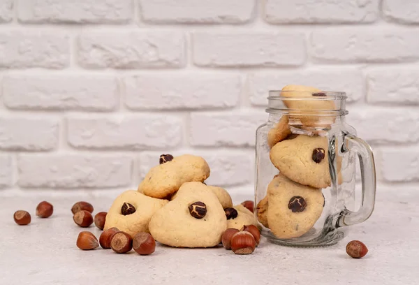 Galletas del día de San Valentín en forma de corazón en un frasco de albañil vista frontal —  Fotos de Stock