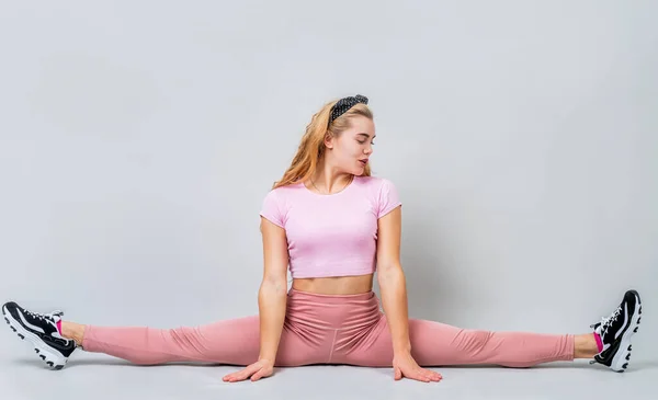 Fitness Sport Training Und Lifestyle Konzept Junge Frau Pinkfarbener Sportbekleidung — Stockfoto