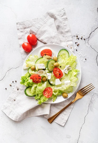 Comida Saudável Vista Superior Salada Grega Com Azeitonas Queijo Feta — Fotografia de Stock