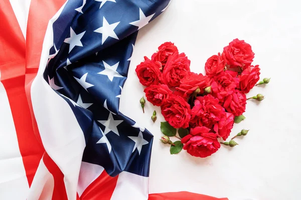 Independence Day Usa Konzept Gedenktag Herzform Roter Rosen Mit Flacher — Stockfoto