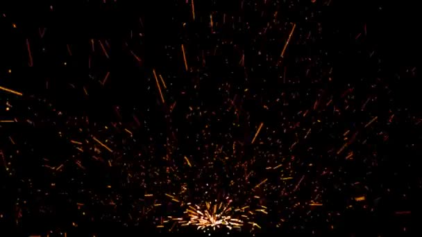 Зварювання частинок падають на чорному тлі — стокове відео