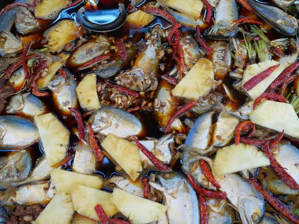 Peixe de cavala cozido em molho de soja — Fotografia de Stock