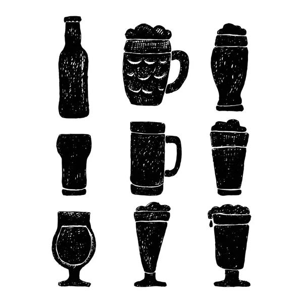 Set de tazas de cerveza y botella . — Archivo Imágenes Vectoriales