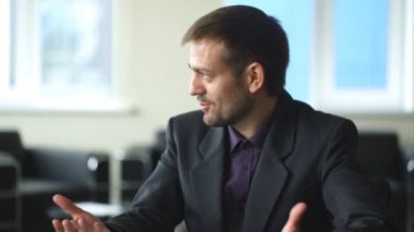 bir sözleşme imzalamadan sonra iki arkadaşları arasında karşılıklı